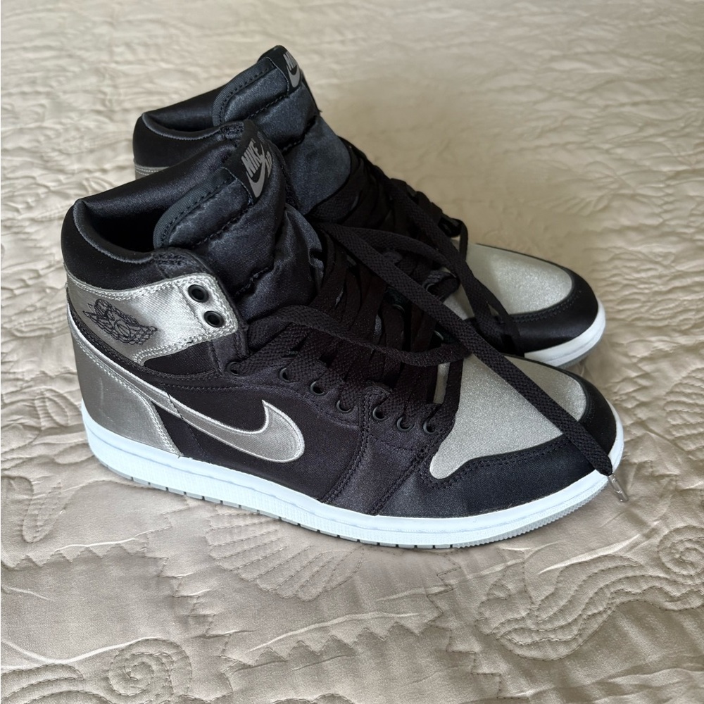 Jordan Women Retro 1 High OG Color Black/White/Grey size 8.5